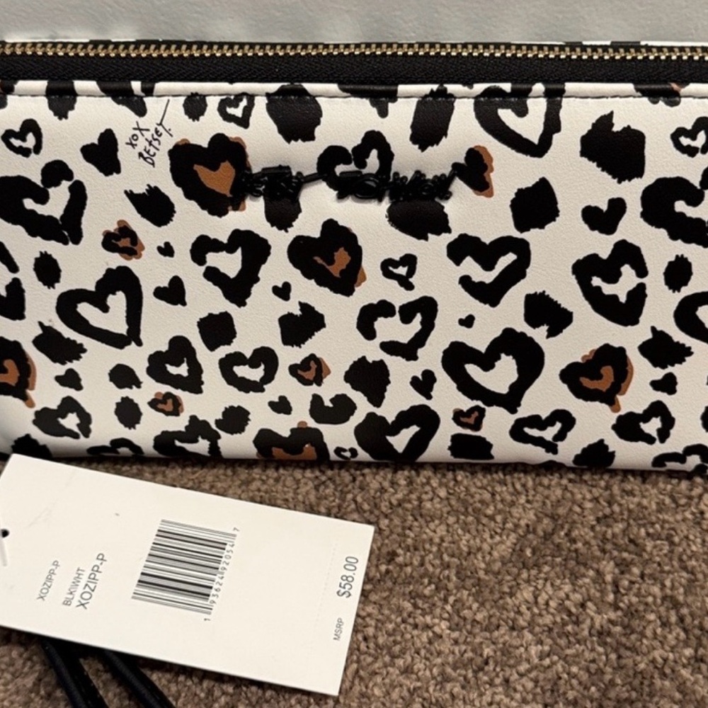 Betsey Johnson Leopard Heart Print Zip Around Wristlet - Picture 2 of 11